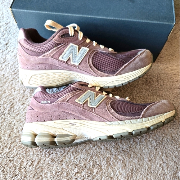 New Balance 2002r Shoes in Black Fig/ Pebble SSense - Picture 4 of 10